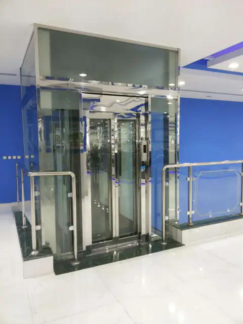 Panoramic glass lift with steel frame and glass railing in a lounge